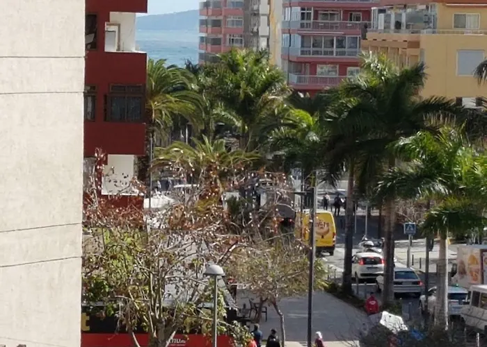 Centrico Apartamento Con Balcon Cerca De La Playa Lägenhet *