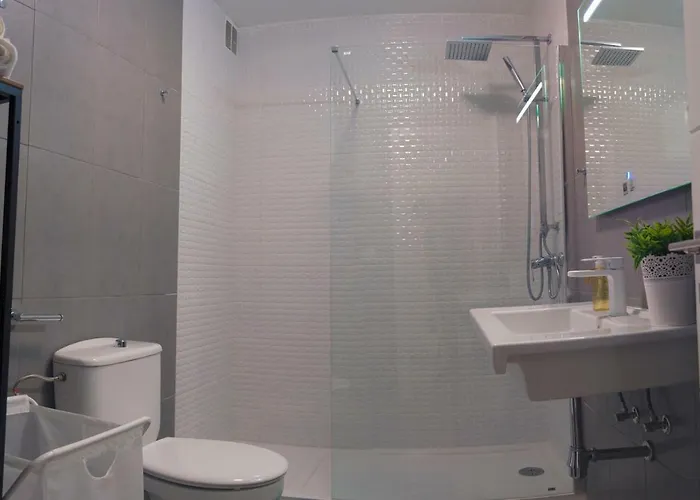 Céntrico Apartamento Con Balcón Cerca De La Playa *